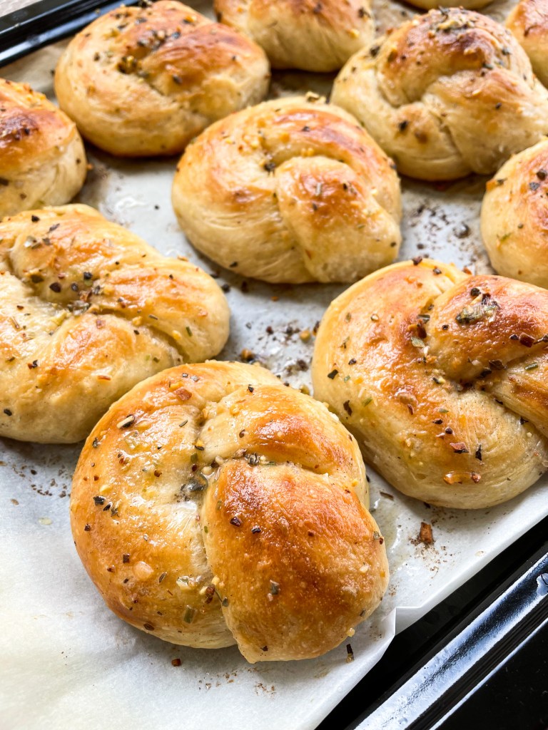 Soft Garlic Knots