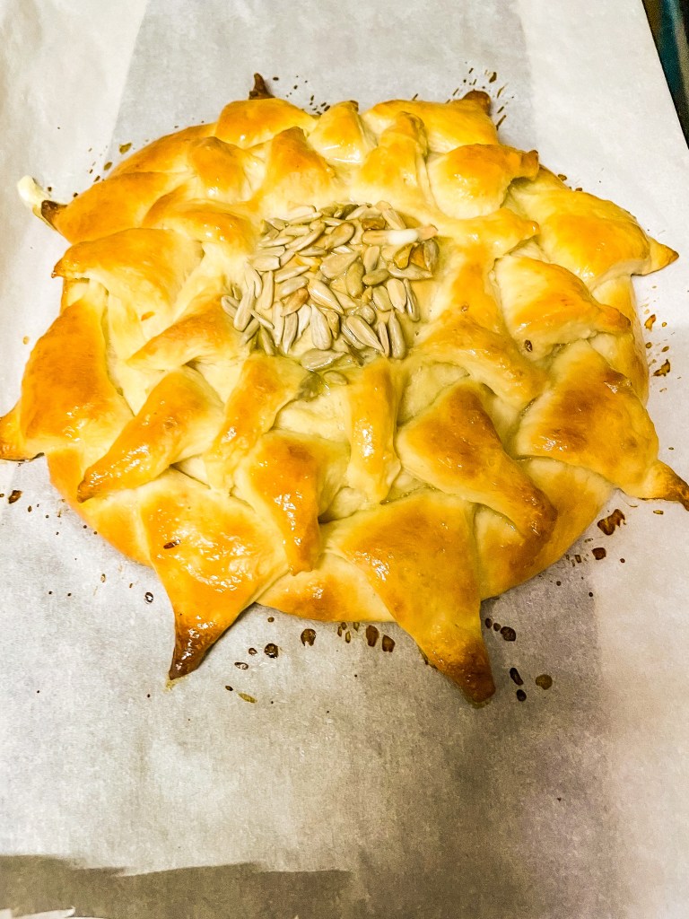 Sunflower shaped bread