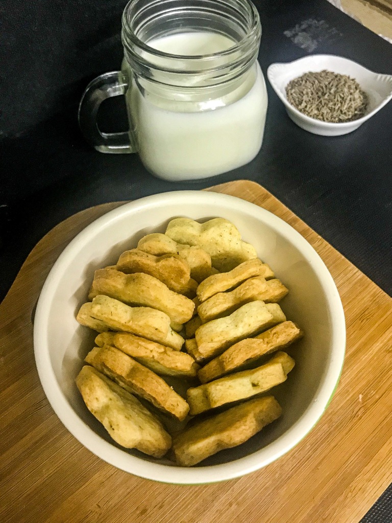 Jeera biscuits in a bowl